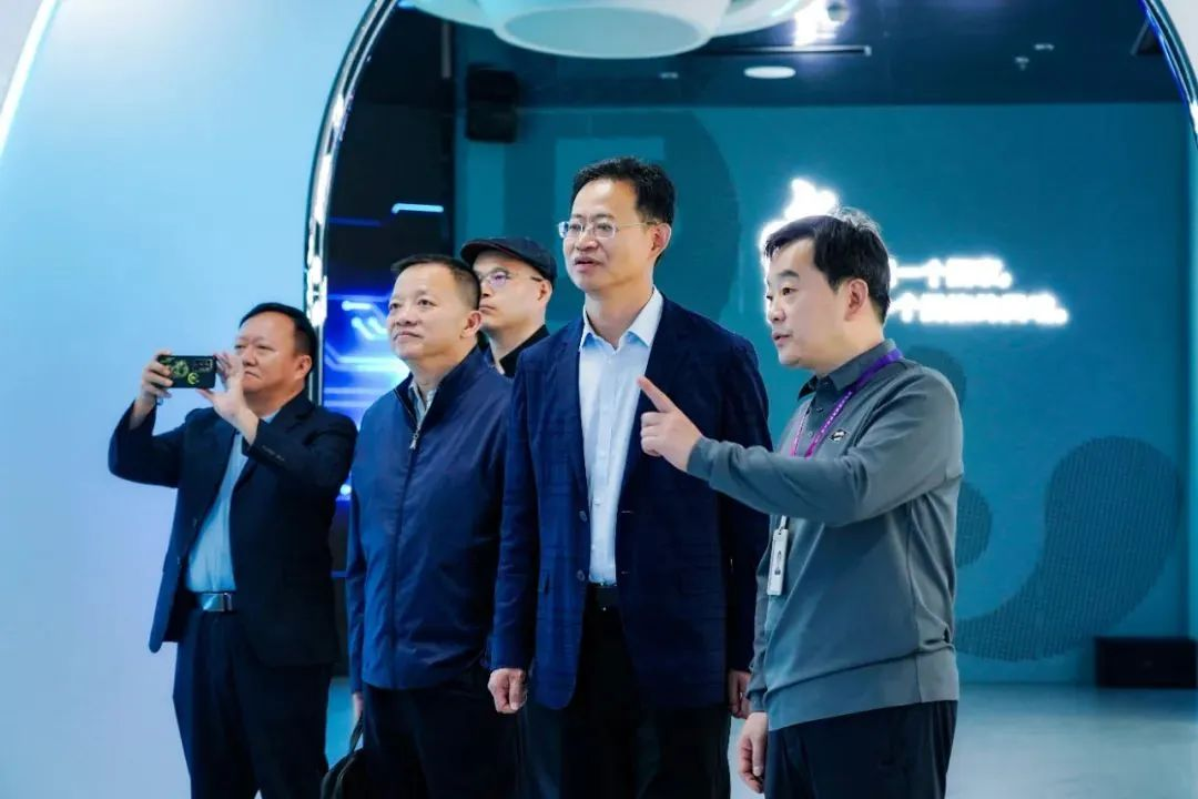 2024120602 国家广电总局生长研究中心一行赴壹定发励丰文化调研指导